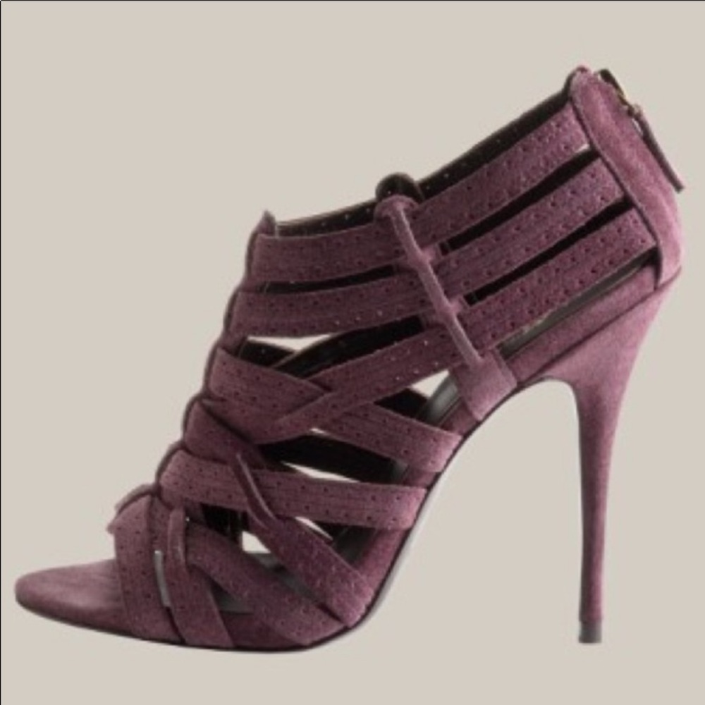Elizabeth & James “Lucy”, Size 9.5